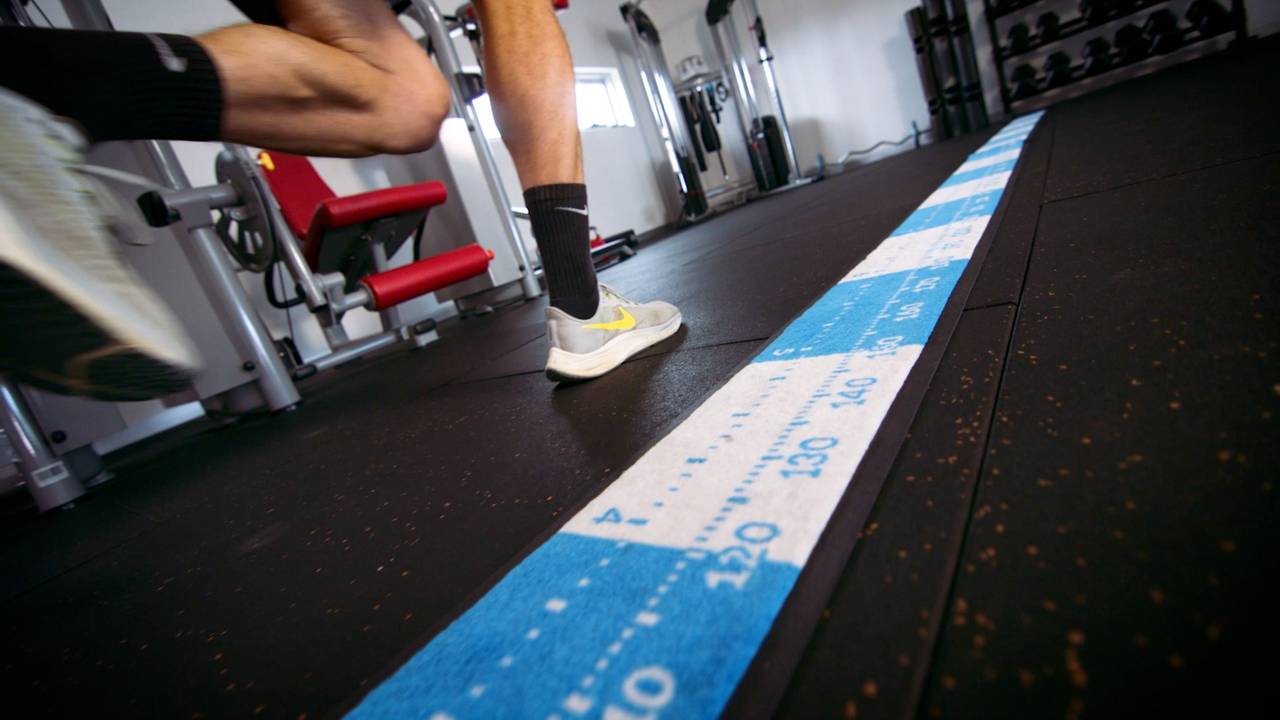 Athlete performing hop test